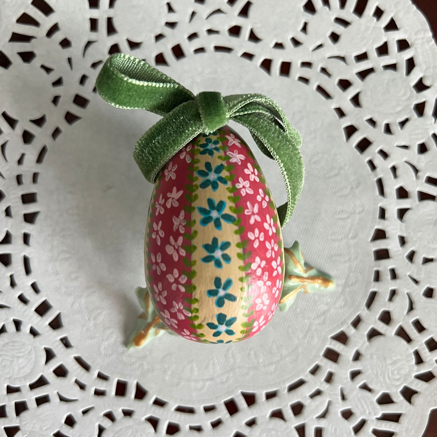 Small Hand Painted Egg With a Cozy Vintage Style Design